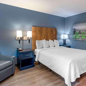 Queen studio 1 Queen Bed Disability Access or Non-Smoking